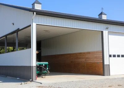 equestrian building lean-to