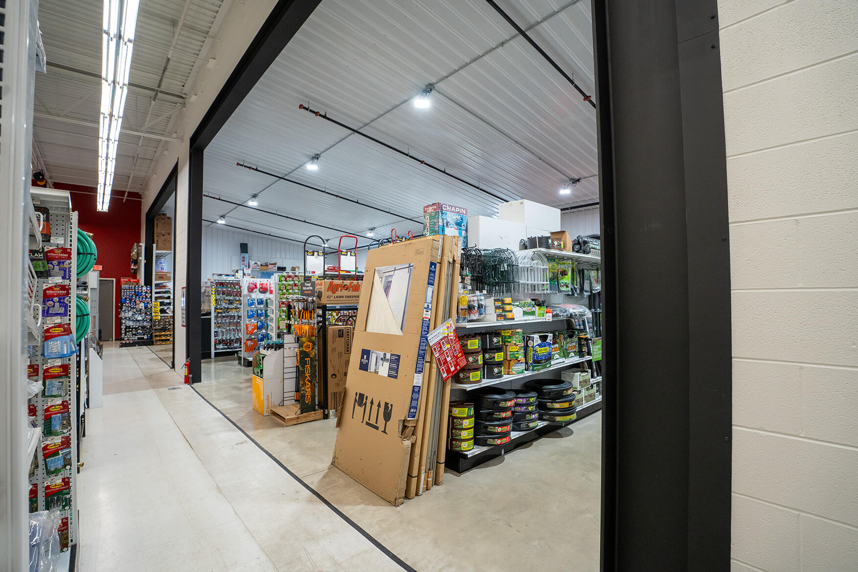 MB_Office-Showrooms_Image9 Custom Lighting That Supports How People Shop